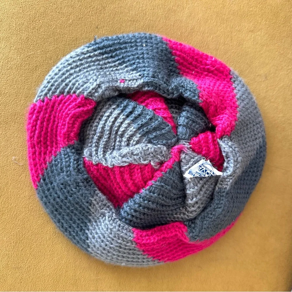 Vintage Avon Gray and Pink Knit Beret